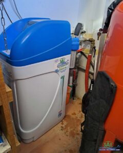 Impianto di un addolcitore acqua cabinato KS5RN installato a Pomponesco in provincia di Mantova