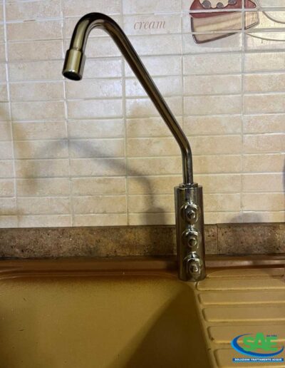 Rubinetto cromato a tre vie installato a Casale di Parma | SAE DEPURATORI