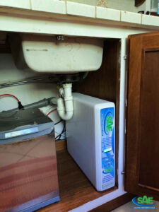 Depuratore acqua a Formigine (Modena): installazione modello SAE Optima LCD a osmosi inversa